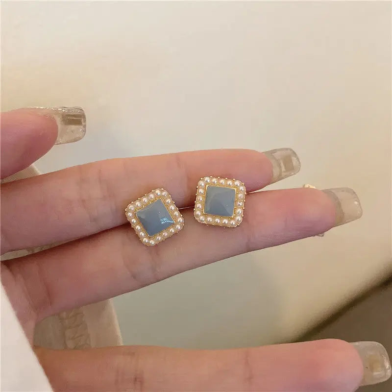 Exquisite Enamel Women‘s’ Stud Earrings Imitation Pearl Beads Side Square Small Earrings Korean Fashion Retro Ear Accessories