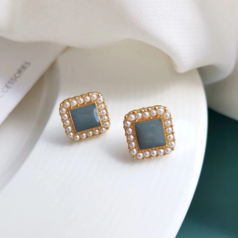 Exquisite Enamel Women‘s’ Stud Earrings Imitation Pearl Beads Side Square Small Earrings Korean Fashion Retro Ear Accessories