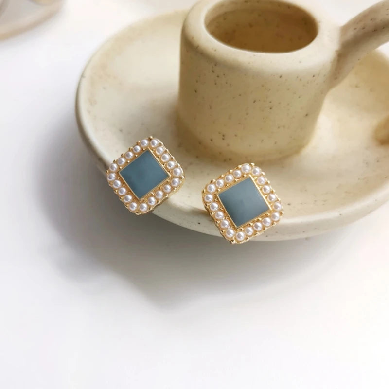 Exquisite Enamel Women‘s’ Stud Earrings Imitation Pearl Beads Side Square Small Earrings Korean Fashion Retro Ear Accessories